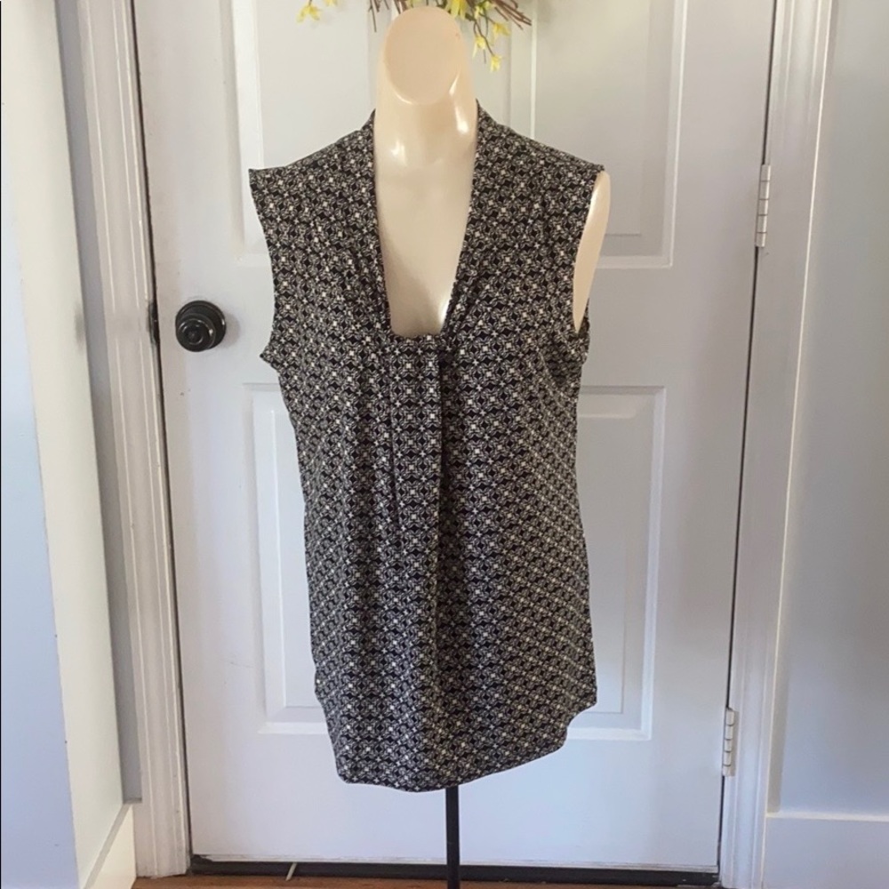 Dana Buchanan size medium sleeveless blouse